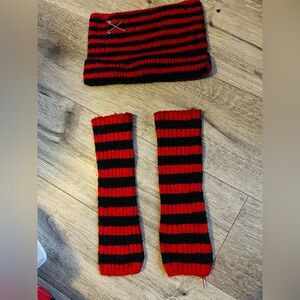 Absolutely adorable hat with matching leg warmers